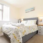 Flat 1 Niles Place