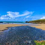 Trevone Bay Seaside Home For 4 - Close To Beach And Padstow