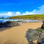 Trevone Bay Seaside Home For 4 - Close To Beach And Padstow