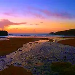 Trevone Bay Seaside Home For 4 - Close To Beach And Padstow