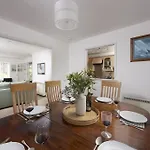3 Menague