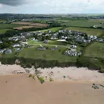 Headlands- Stylish Oceanfront Property On Harlyn Bay
