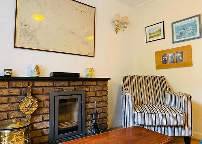 Maypole Cottages No 10 Broad Street Padstow