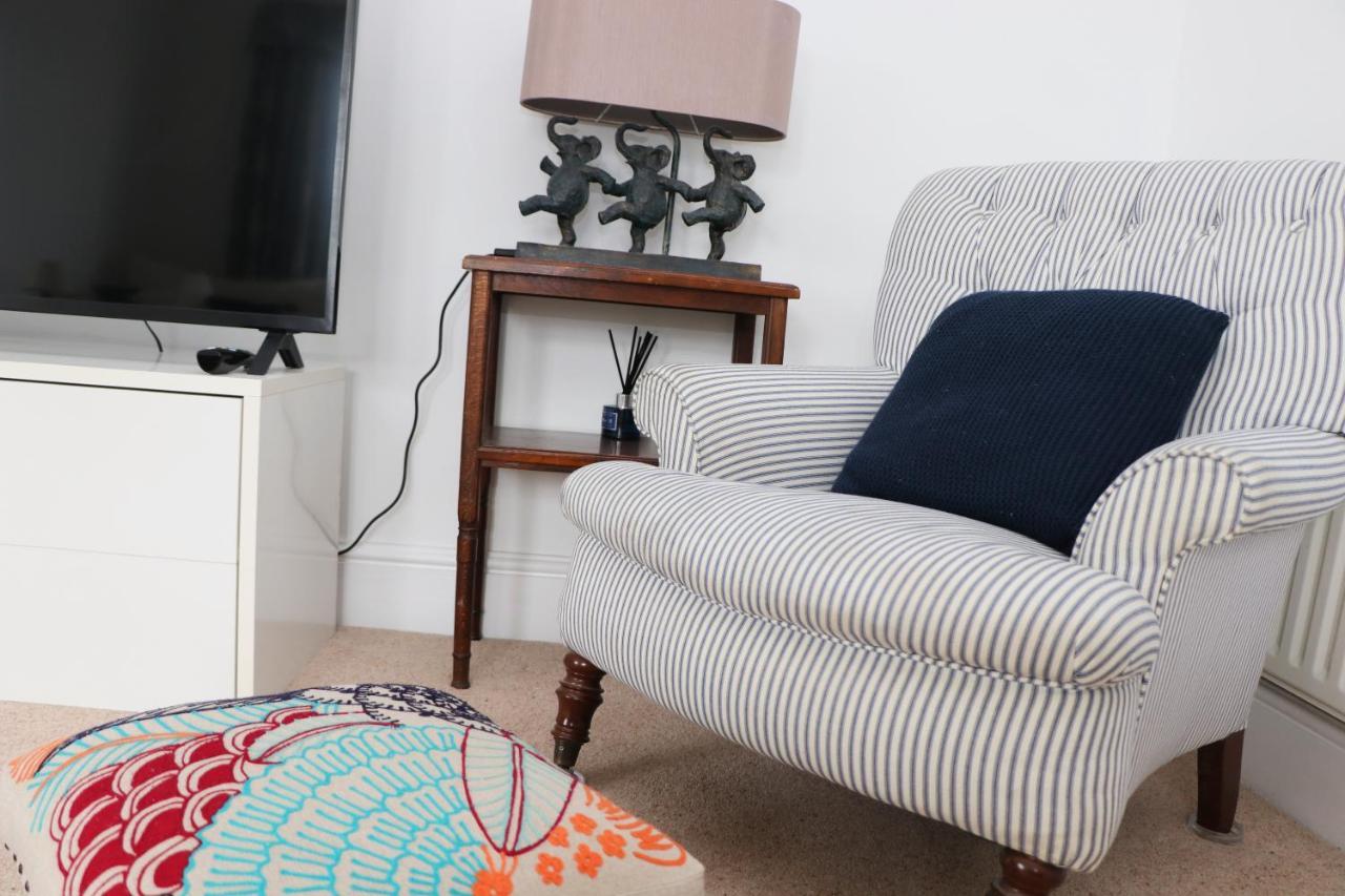 Spacious & Modern House, 100m To Padstow