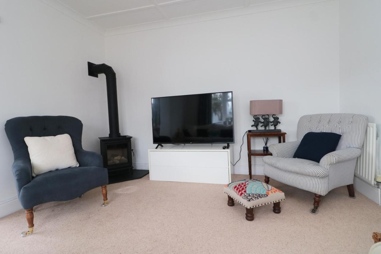 Spacious & Modern House, 100m To Padstow