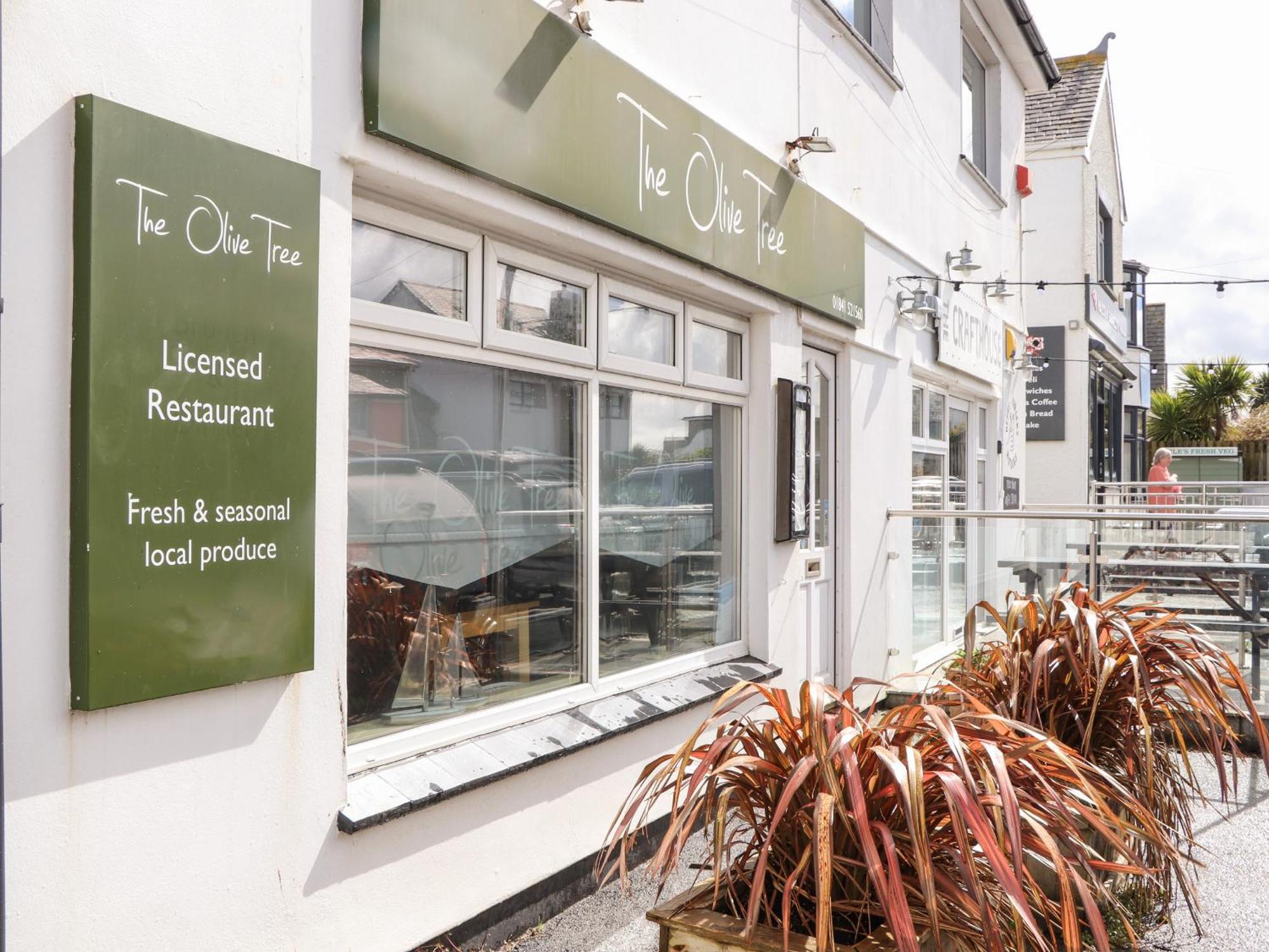 Flat 1 Niles Place * Padstow