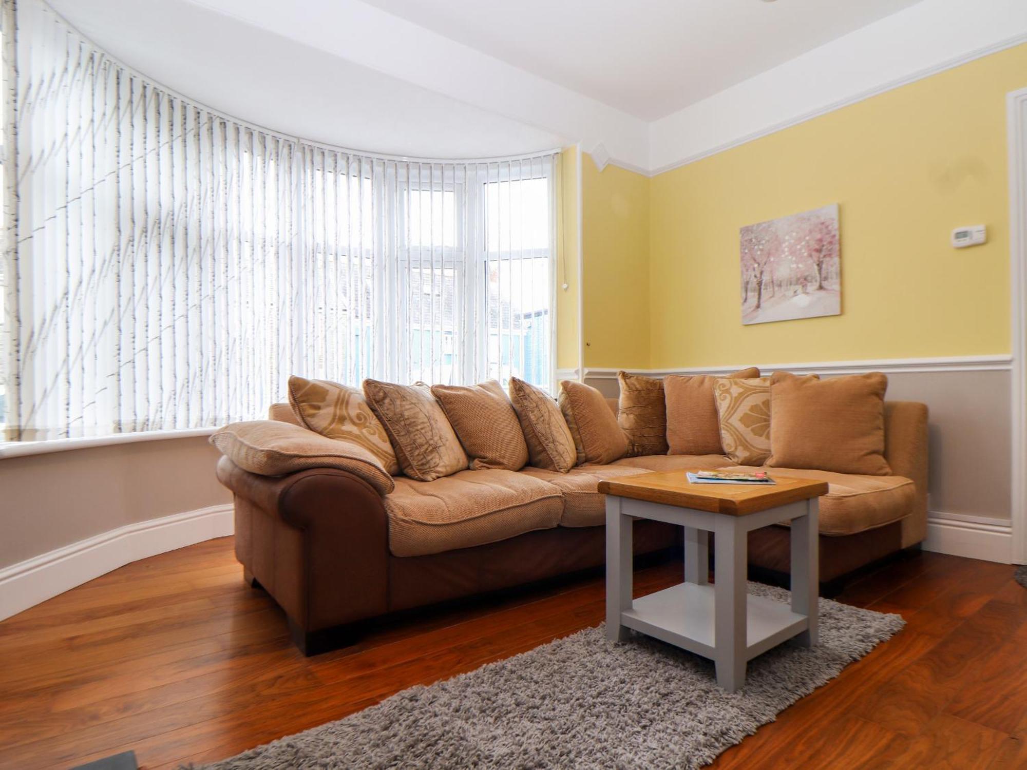 Flat 1 Niles Place * Padstow