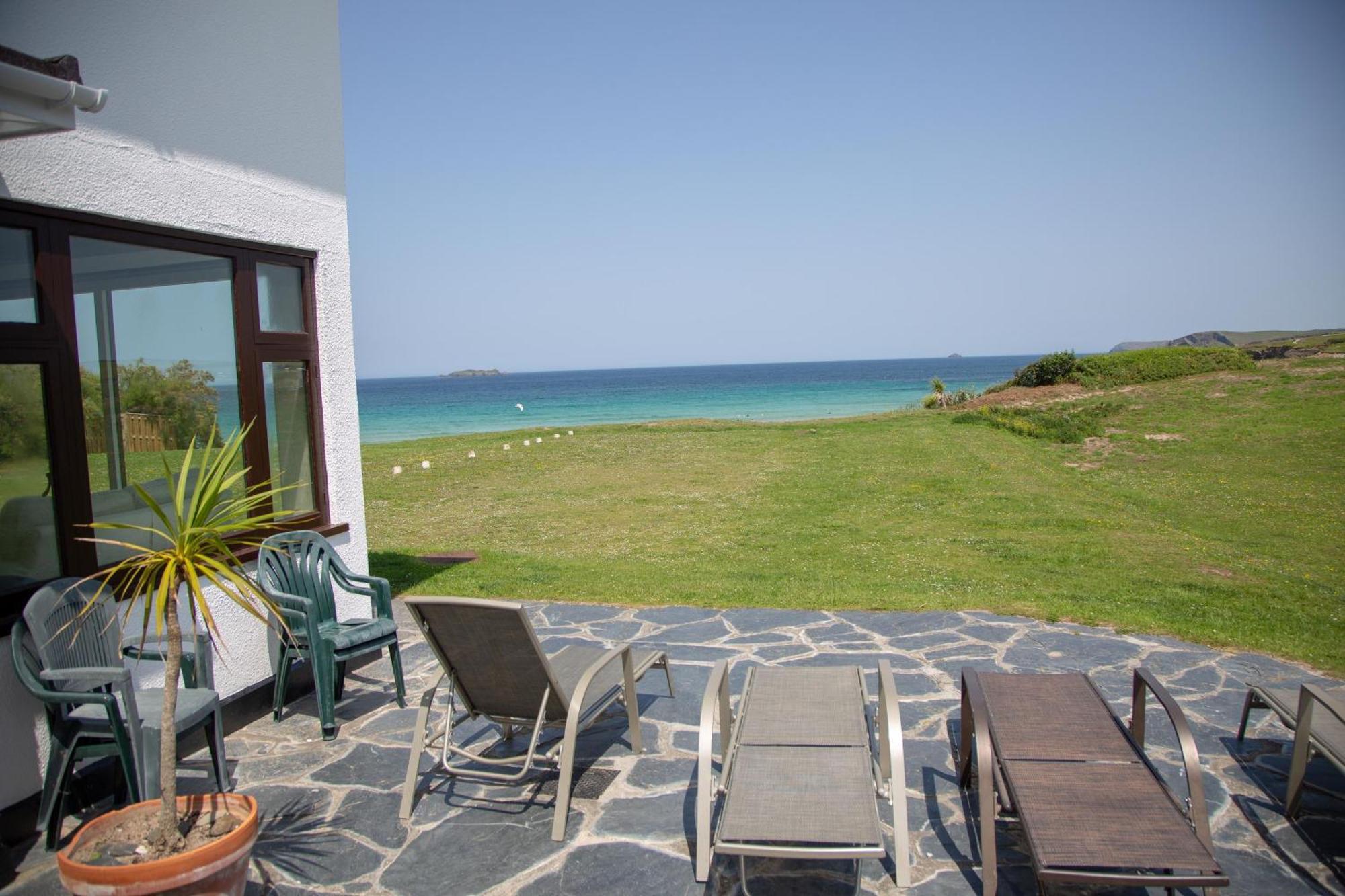 Headlands- Stylish Oceanfront On Harlyn Bay Holiday home Padstow