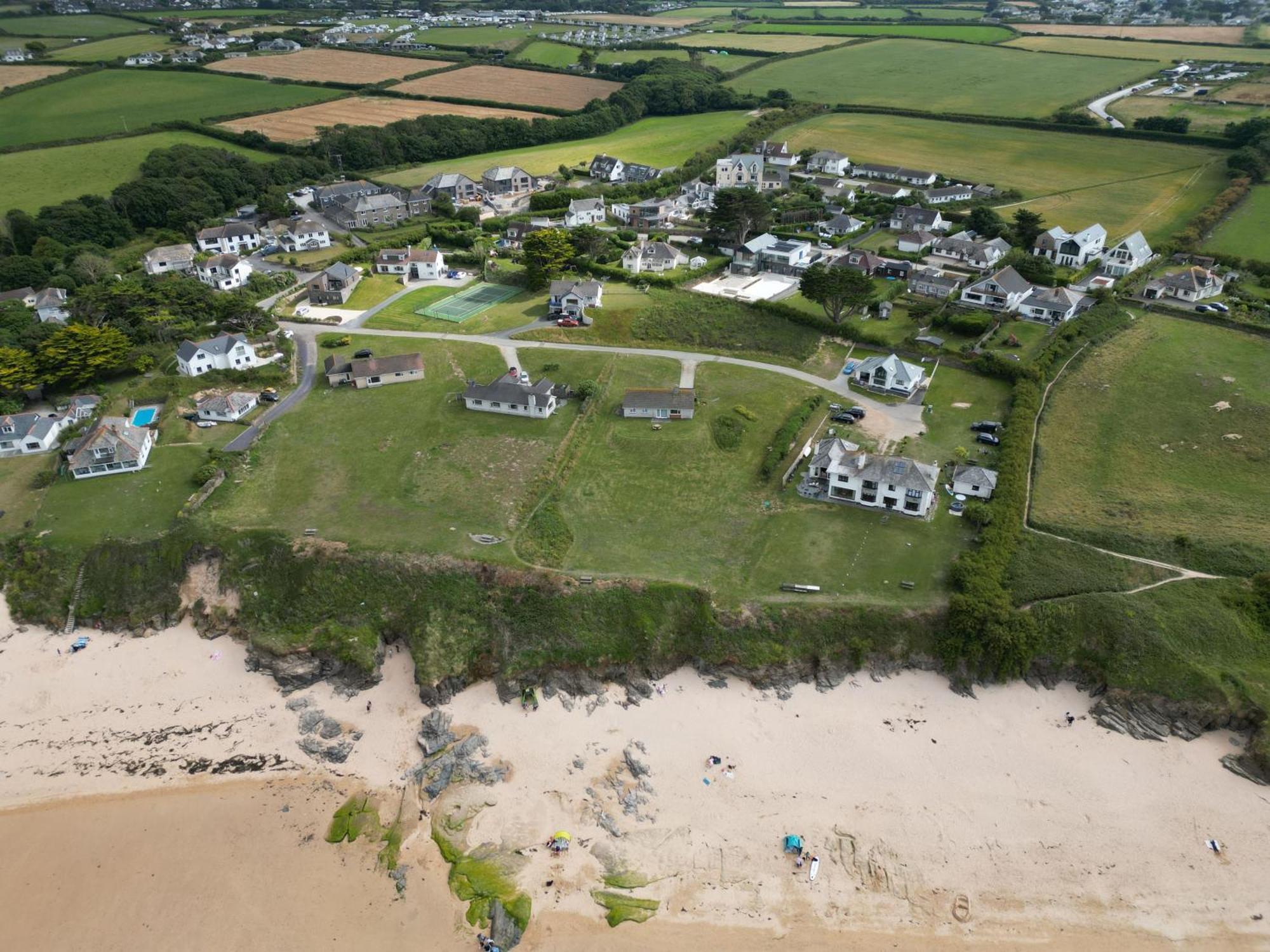 Headlands- Stylish Oceanfront On Harlyn Bay Holiday home