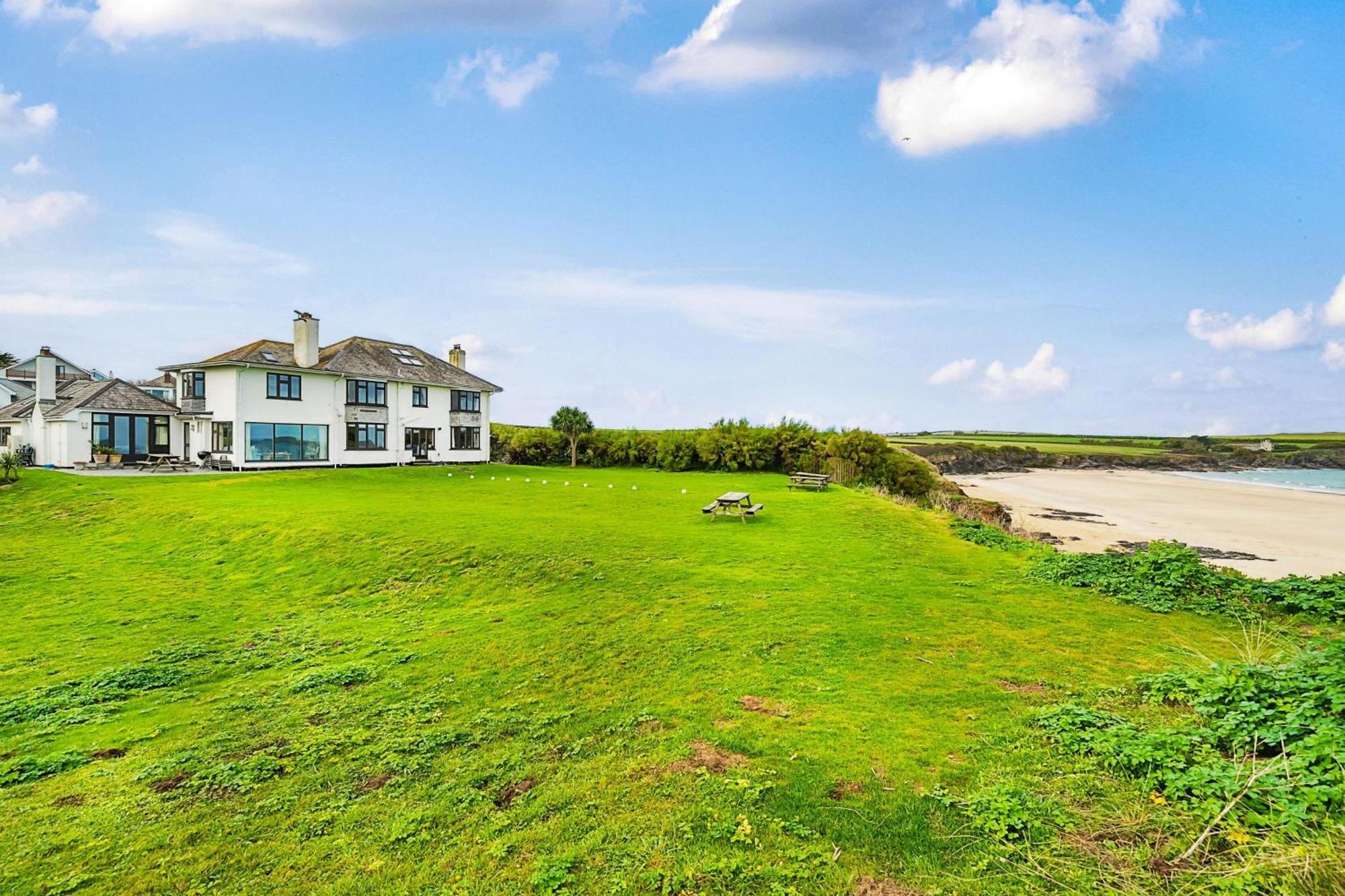 Holiday home Headlands- Stylish Oceanfront On Harlyn Bay Padstow