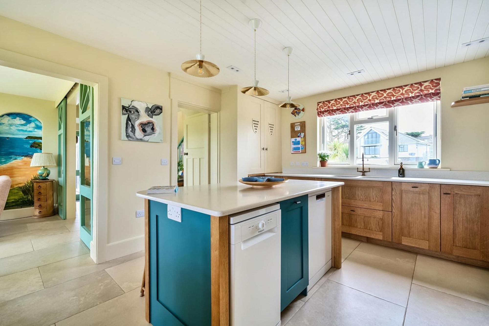 Holiday home Headlands- Stylish Oceanfront On Harlyn Bay *