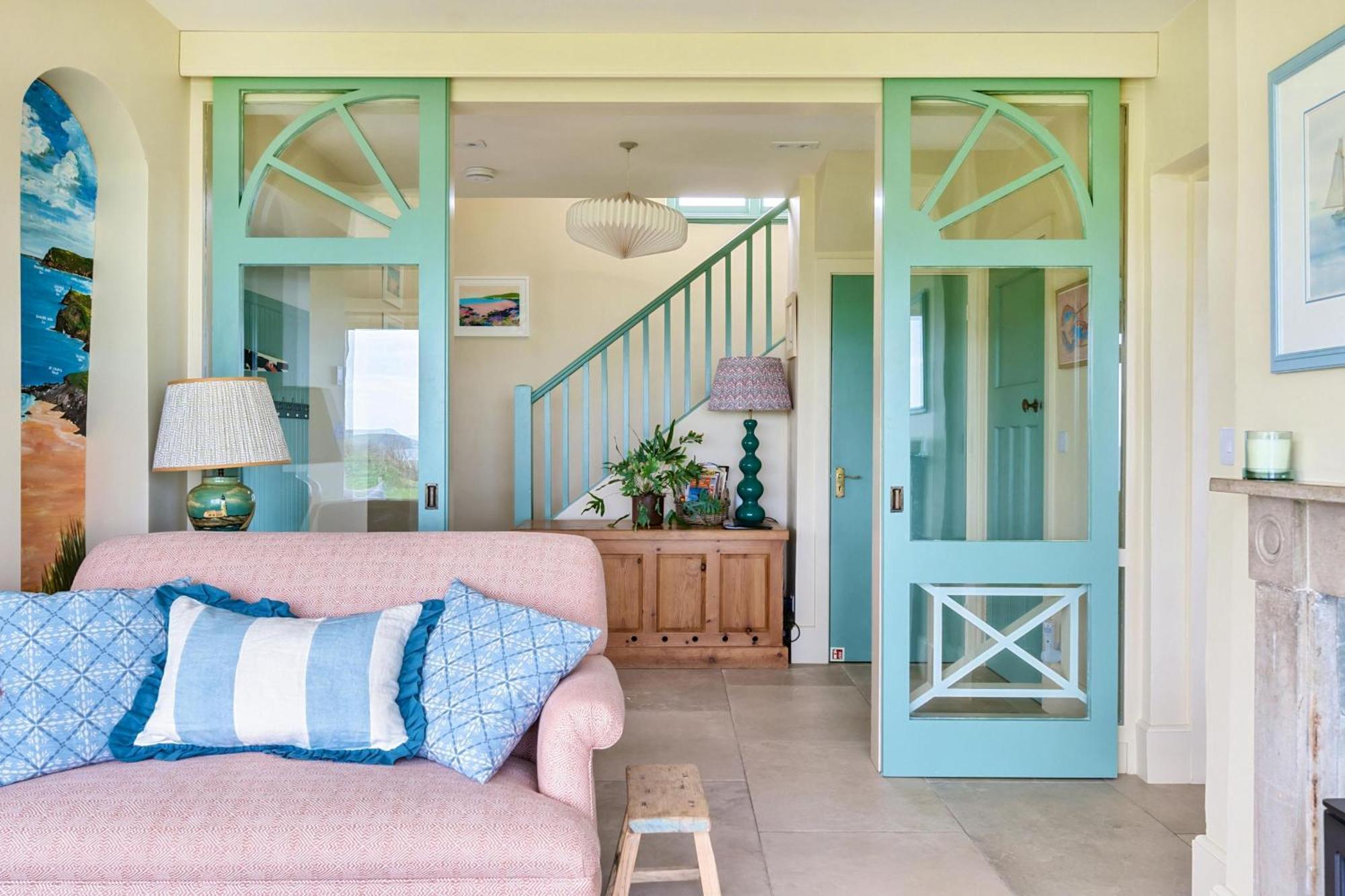 Headlands- Stylish Oceanfront On Harlyn Bay Holiday home *