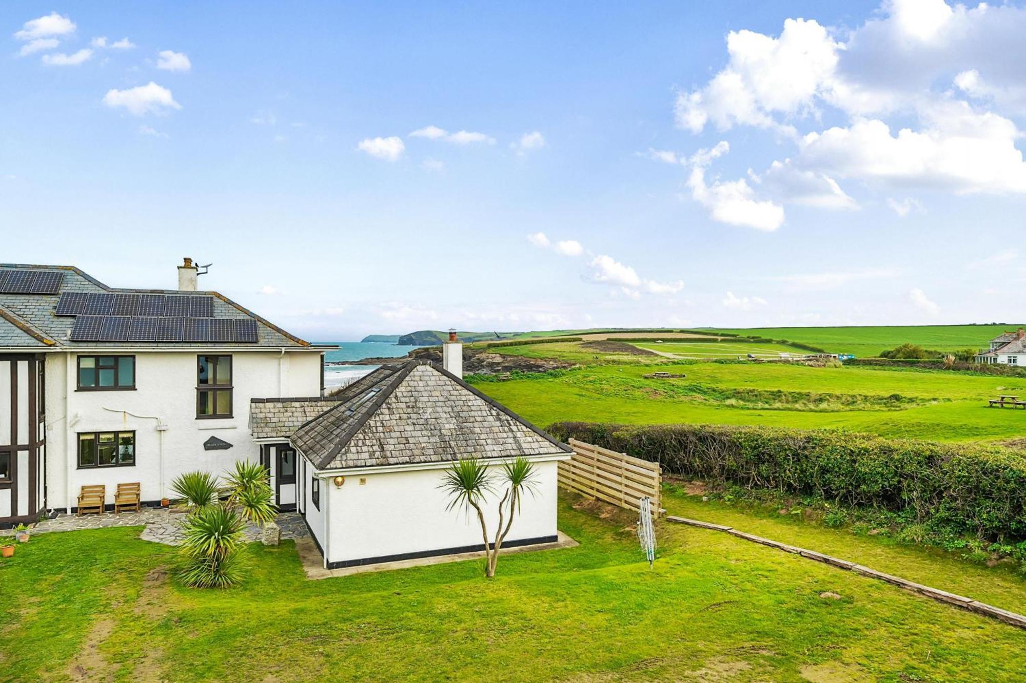 Headlands- Stylish Oceanfront On Harlyn Bay Holiday home