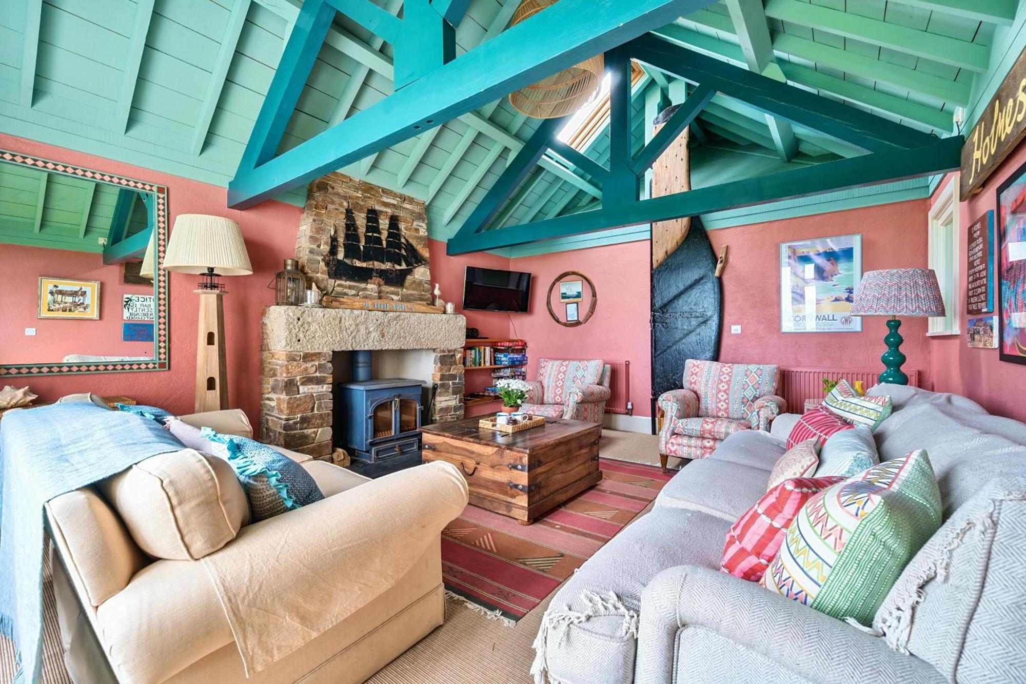 Headlands- Stylish Oceanfront On Harlyn Bay Holiday home *
