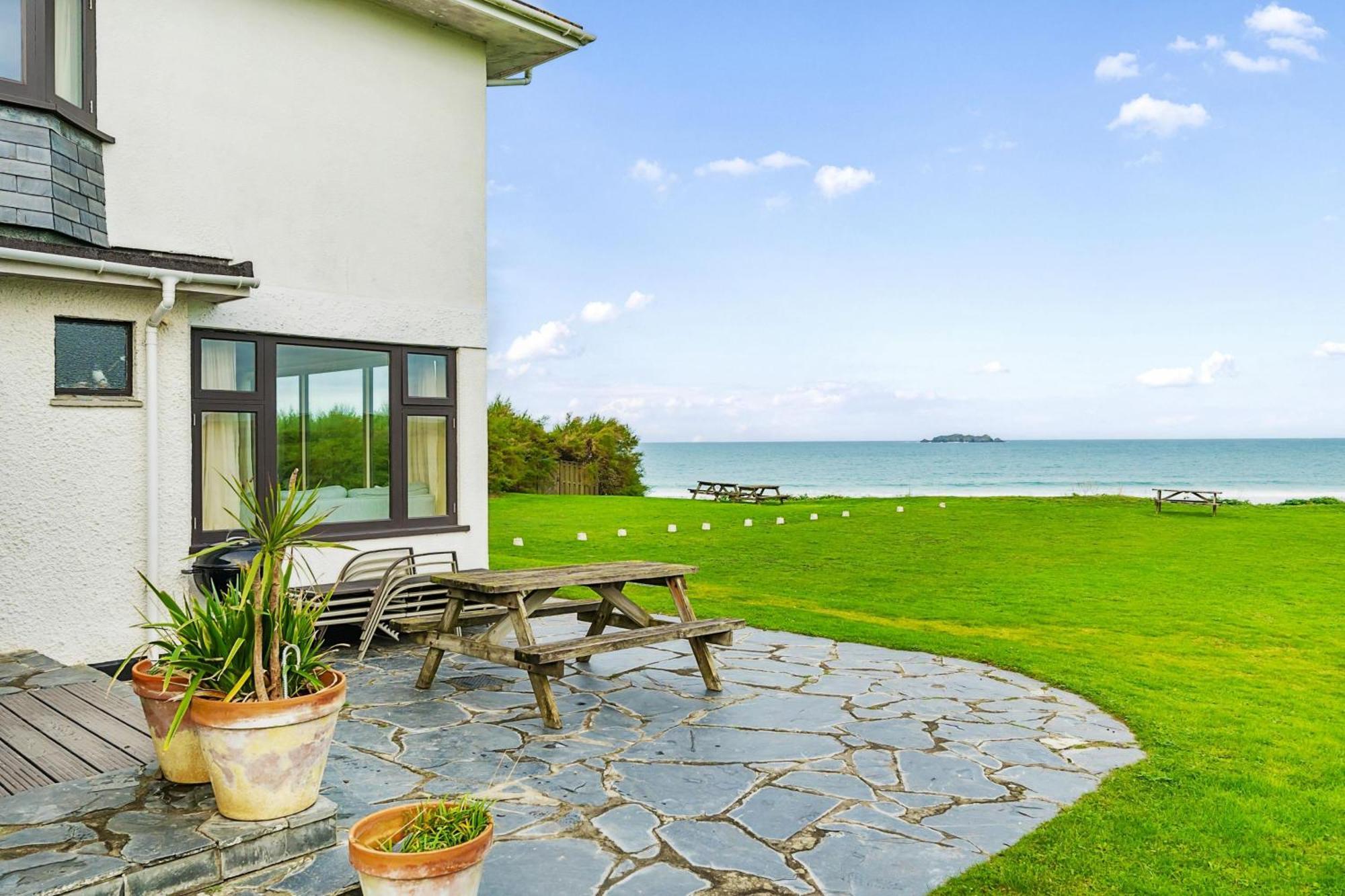Headlands- Stylish Oceanfront On Harlyn Bay * Padstow