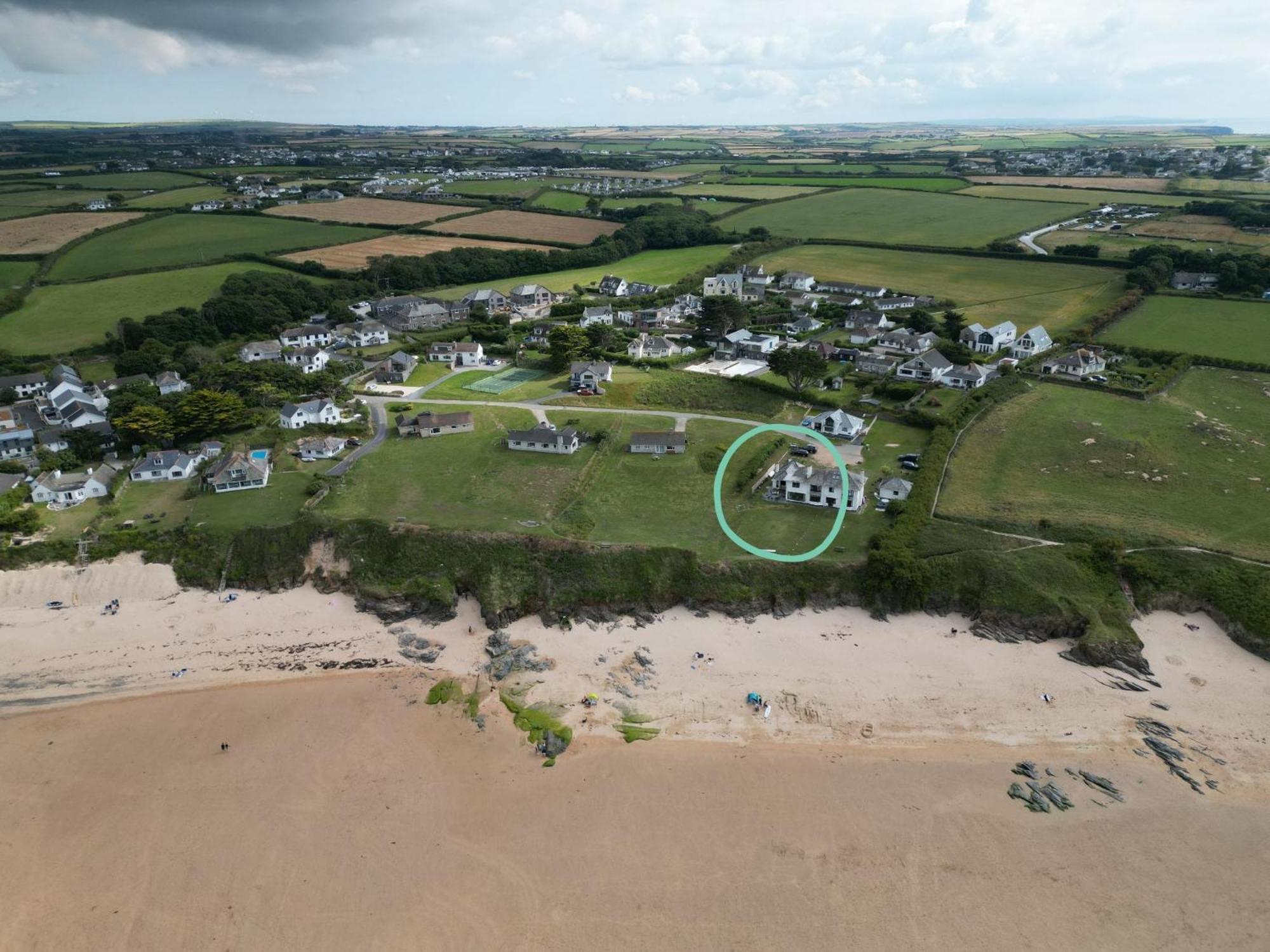 Holiday home Headlands- Stylish Oceanfront On Harlyn Bay Padstow