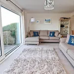 Holiday Home With Estuary Views, Parking & Balcony