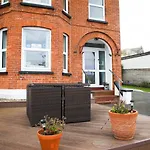 No 10 Treverbyn Road B & B