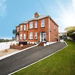 No 10 Treverbyn Road B & B