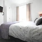 No 10 Treverbyn Road B & B