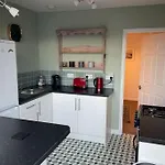 Comfy And Welcoming 2 Bedroom Annex.