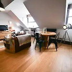 Padstow Escapes - Pajar Luxury Penthouse Apartment