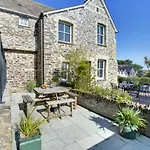 Holiday Home Old School House By Interhome