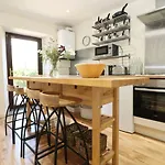 Town Centre Apartment With Parking