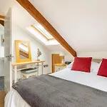 Duke House - Top Floor Apartment - 1 Bedroom Apartment With Hot Tub