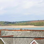 Stylish Townhouse In Padstow