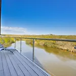 Lakeside House On Retallack Resort With Hot Tub 110
