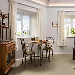 Old Round House With Hot Tub