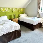 Hot Tub Lodge At Retallack Resort With 2 Bedrooms