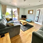 Hot Tub Lodge At Retallack Resort With 2 Bedrooms