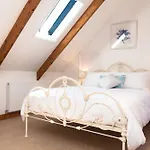 Inglenook Cottage With Parking