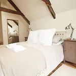 Town Centre Apartment With Parking