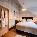 Padstow Escapes - Teyr Luxury Penthouse Apartment