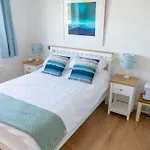 Trethvor House Ensuite Double Room With Free Parking In Quiet Residential Area