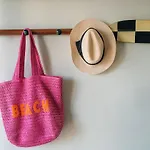 Bijou Beachfront Gem, Rock