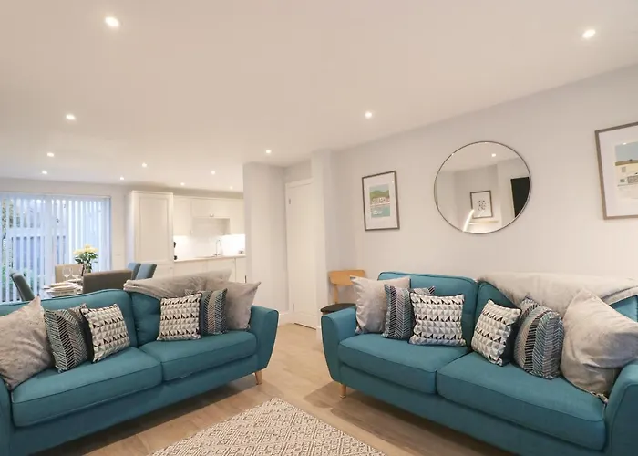 Townhouse, Close To Harbour With Sea Views