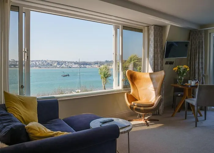 Bijou Beachfront Gem, Rock