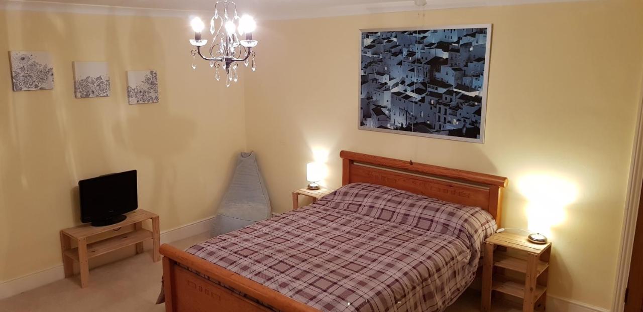 Acomodação com café da manhã  Padstow, Sleeps 5, You'll Be The Only Guests, Huge Rooms!