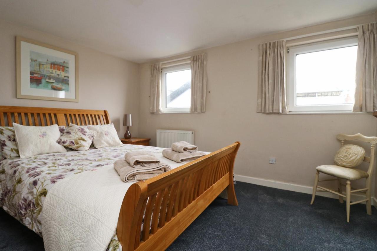 Town Centre With Parking Apartment *