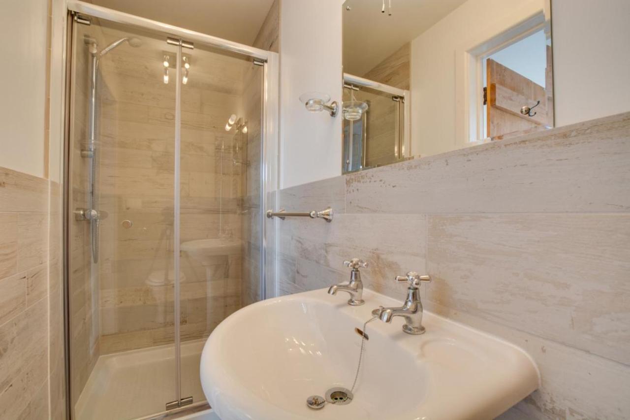 Tranquil Location Just Minutes From Holiday home *