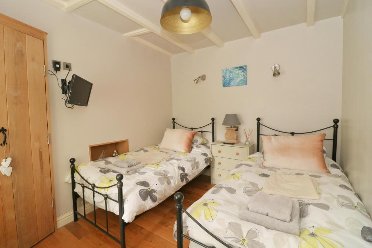 Town Centre Contemporary Holiday home *
