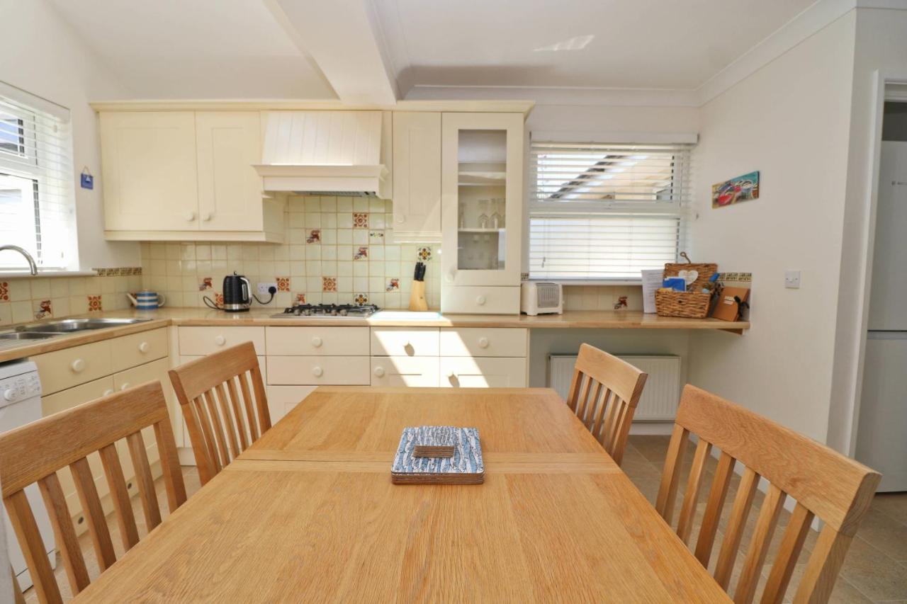 With Estuary Views, Parking & Balcony Holiday home Padstow