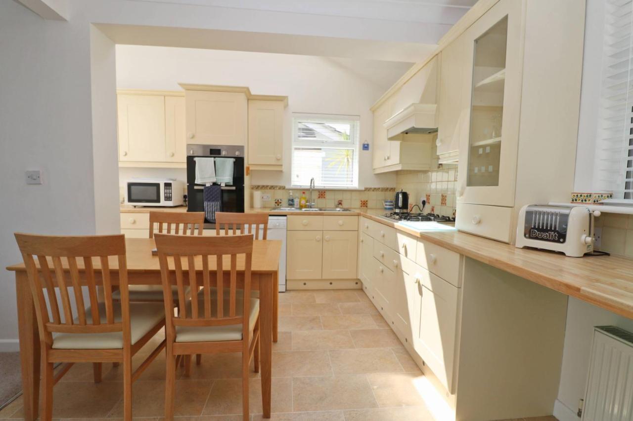 With Estuary Views, Parking & Balcony Holiday home