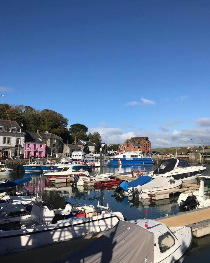 Sunny Corner, Padstow. Spacious 3 Bedrooms, 2.5 Bathrooms, Parking, Garden. * Padstow