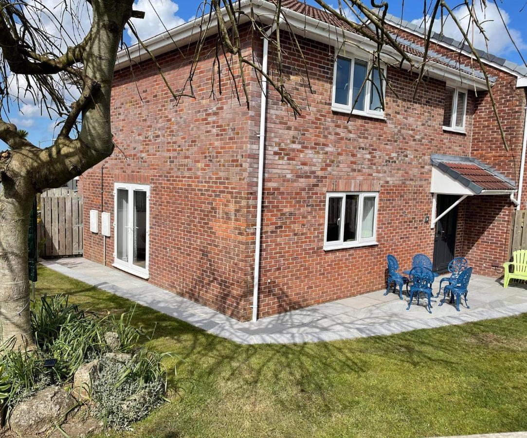 Sunny Corner, Padstow. Spacious 3 Bedrooms, 2.5 Bathrooms, Parking, Garden. Holiday home Padstow