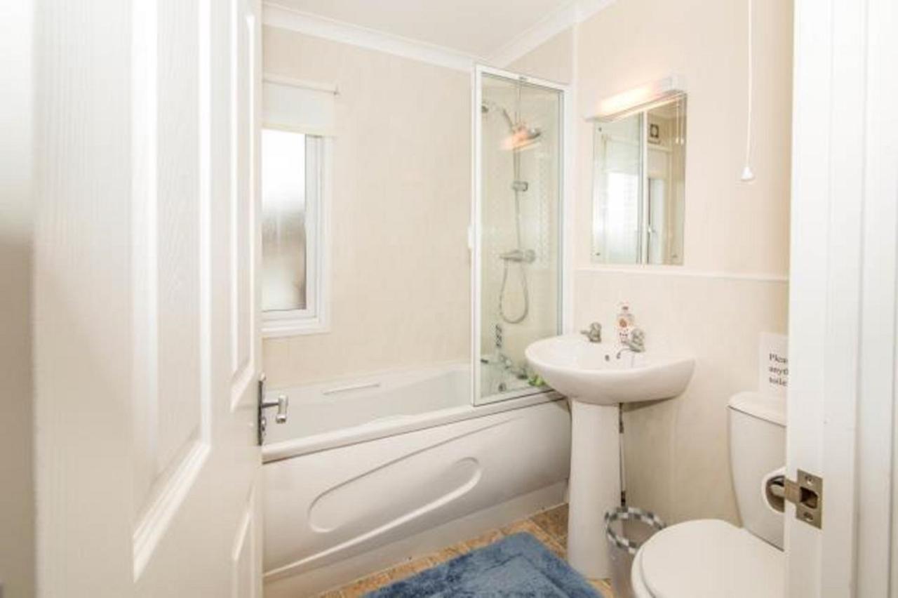 Holiday home Wendy Lodge- Cottage, Sleeps 6 Adults *